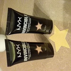 NYX  Invincible Foundation Coverage INF 04 Light/Pale 2 Pack Bonus Brow Setter